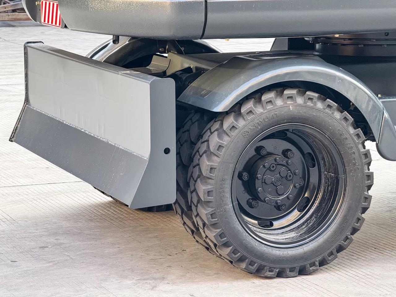 Xinyuan XYC80WYT Hydraulic Wheel Excavator 7 Ton