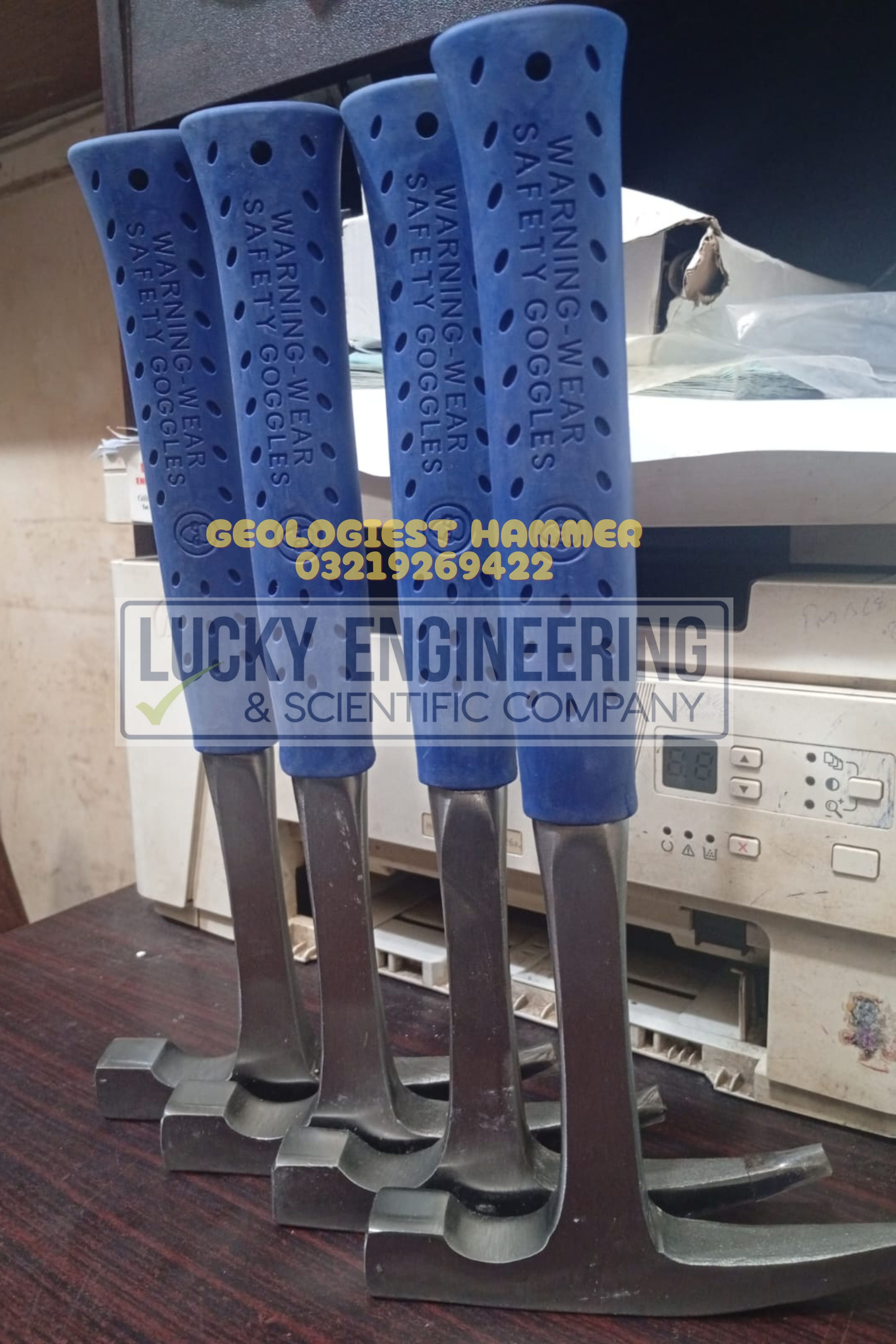 Geologist Hammer Made in China Tell: 03219269422