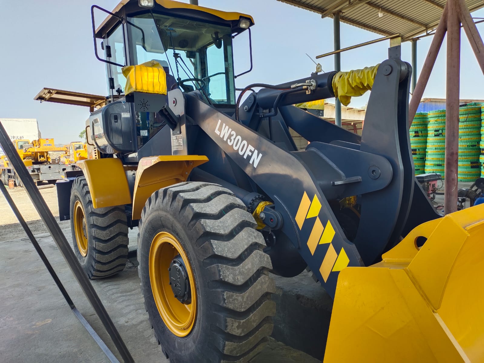 WHEEL LOADER- Pakistan Tell: 03219269422