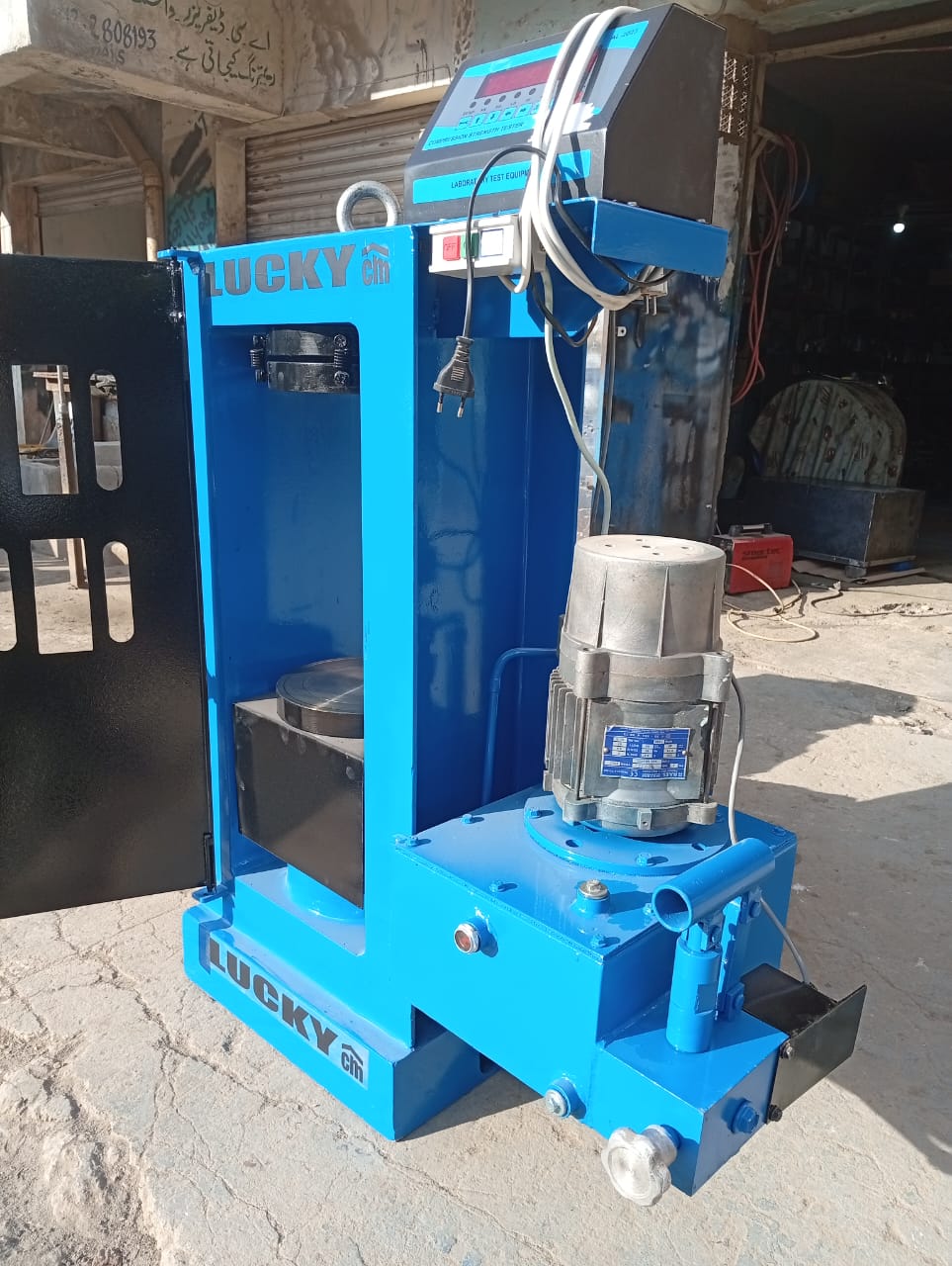 1500 Kn - Digital Compression Testing Machine Tell: 03219269422