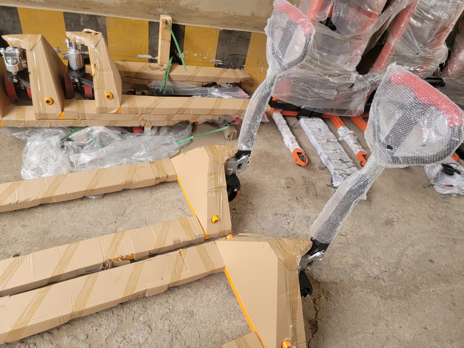 3000 Kg Brand New Hand Pallet Trucks- Tell: 03219269422