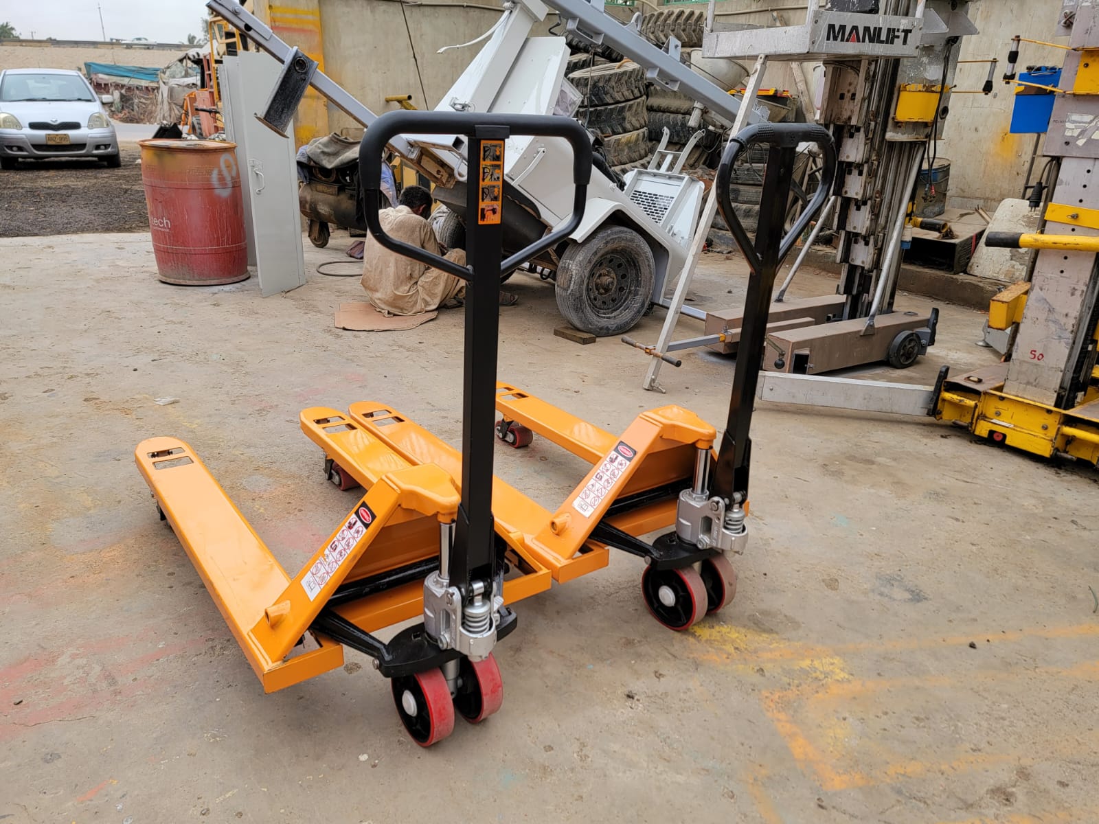 3000 Kg Brand New Hand Pallet Trucks- Tell: 03219269422