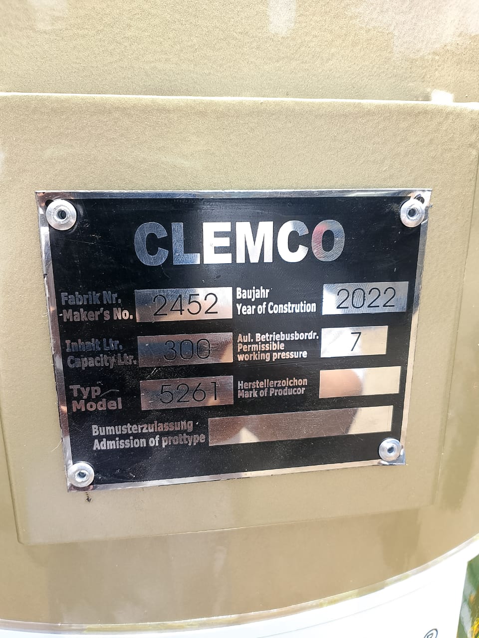 CLEMCO ( U.S.A) SAND BLASTING MACHINE, TANK CAPACITY 300 LITER