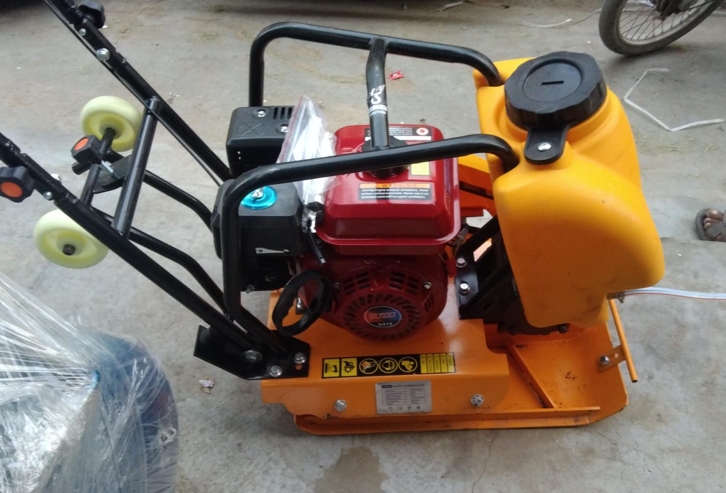 C90 17 Inch Commercial GX200 Plate Compactor + Wheel Kit + Water Kit