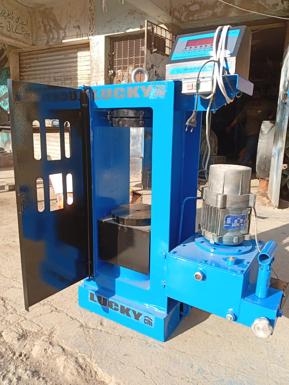 1500 Kn - Digital Compression Testing Machine Tell: 03219269422