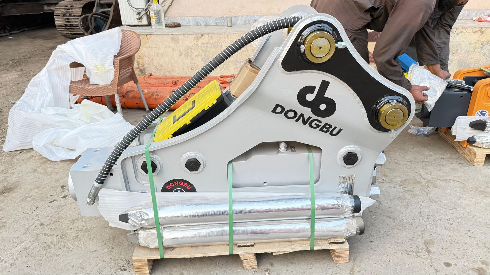 Excavator Hammer - Tell: 03219269422
