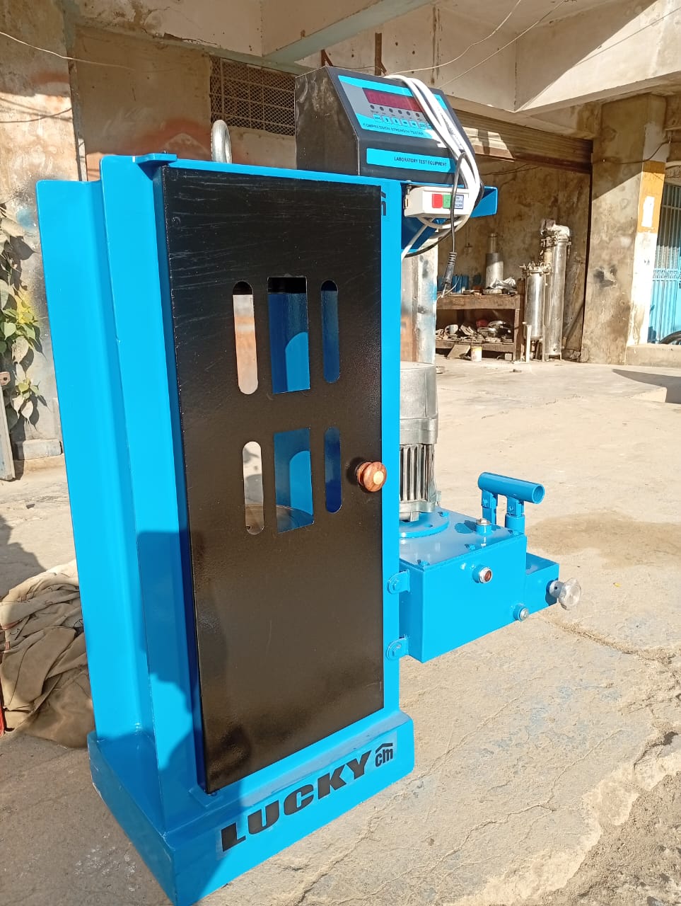 1500 Kn - Digital Compression Testing Machine Tell: 03219269422