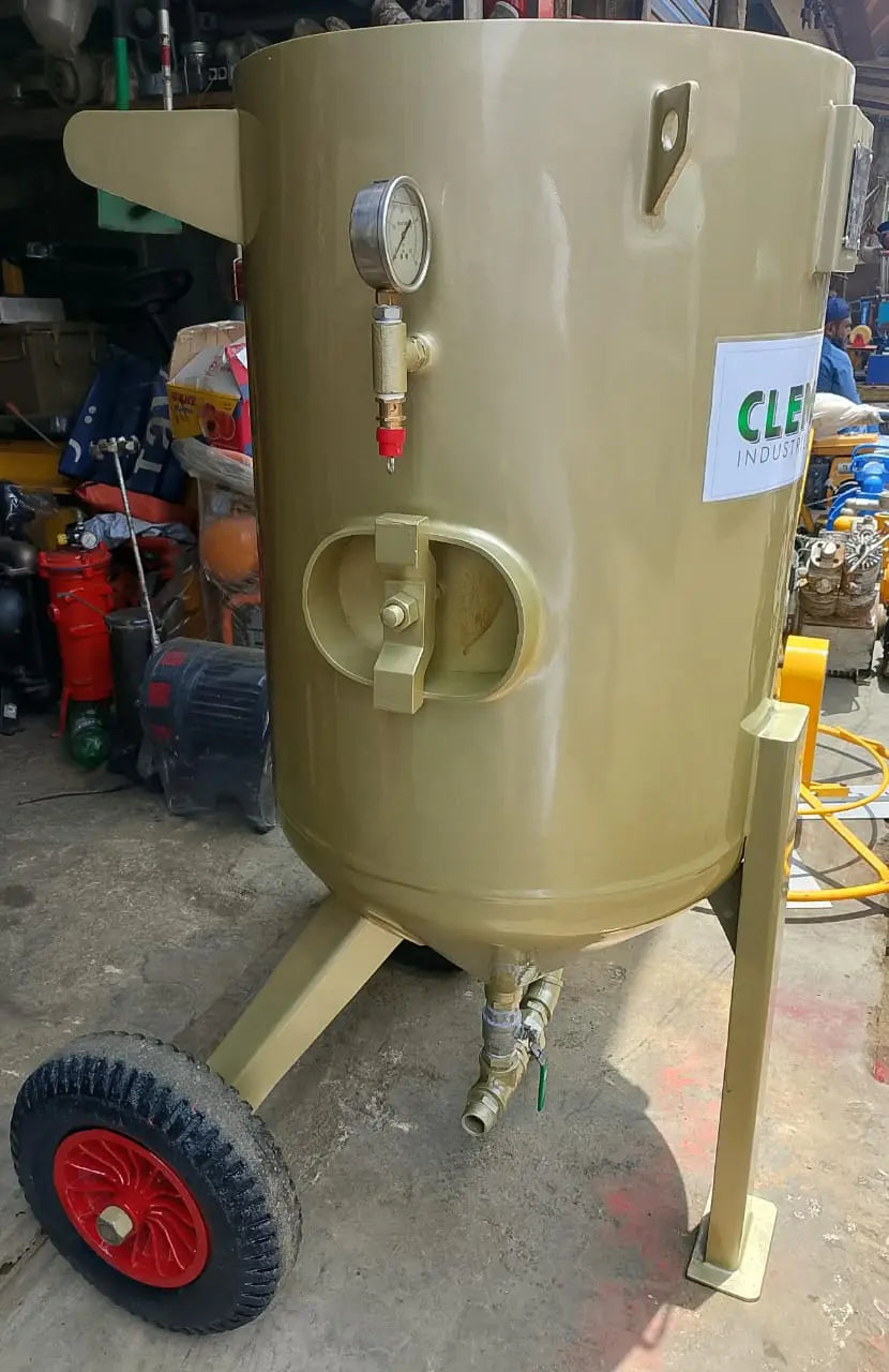 CLEMCO ( U.S.A) SAND BLASTING MACHINE, TANK CAPACITY 300 LITER LESCO