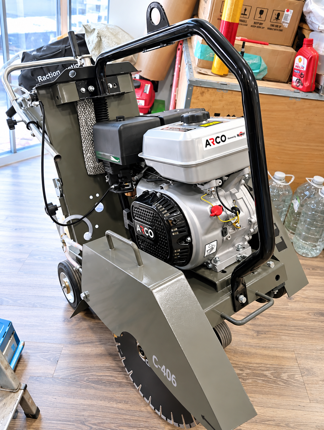 Concrete cutter machine for road and floor cutting