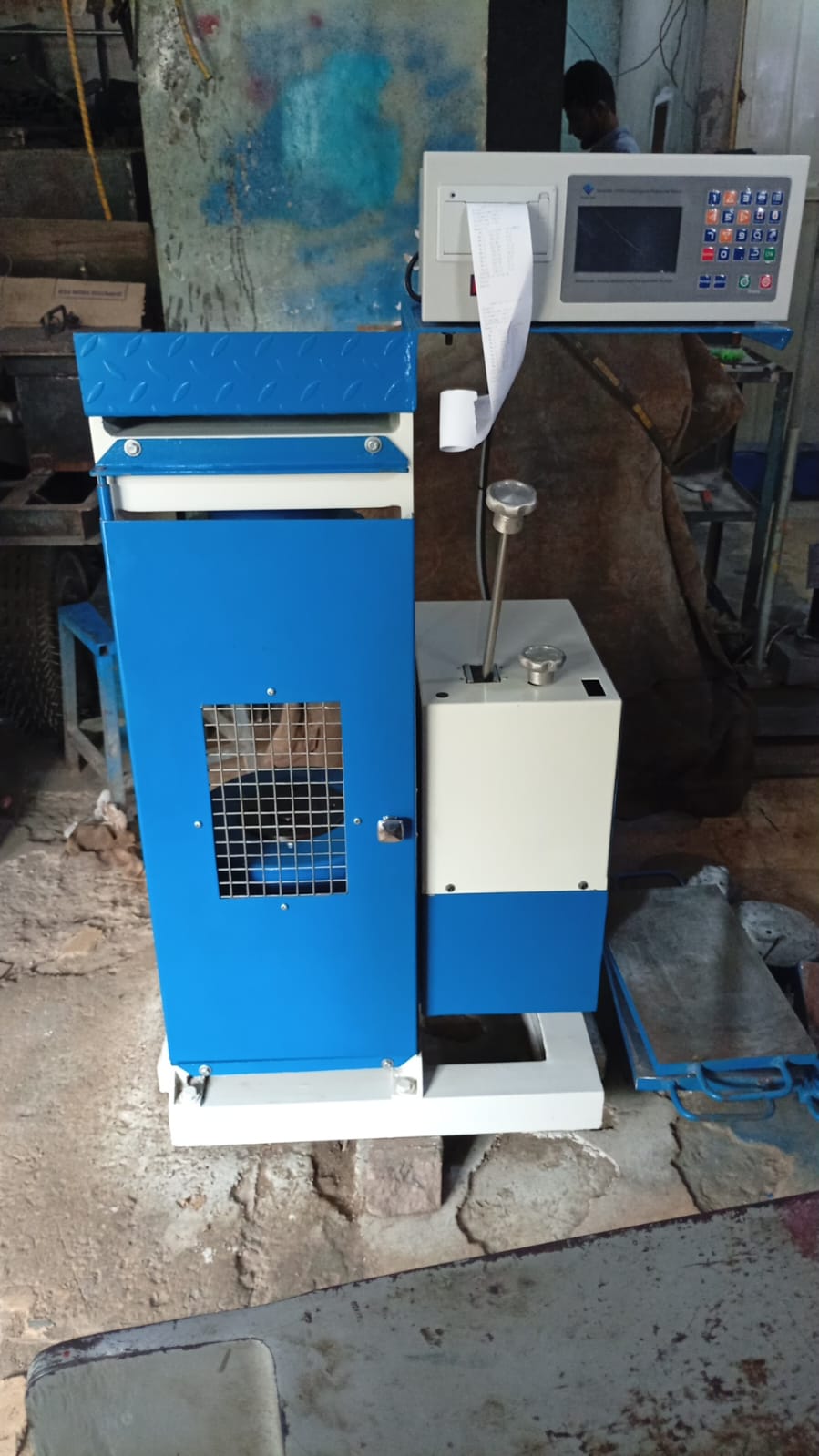 Digital concrete compressive strength testing machine
