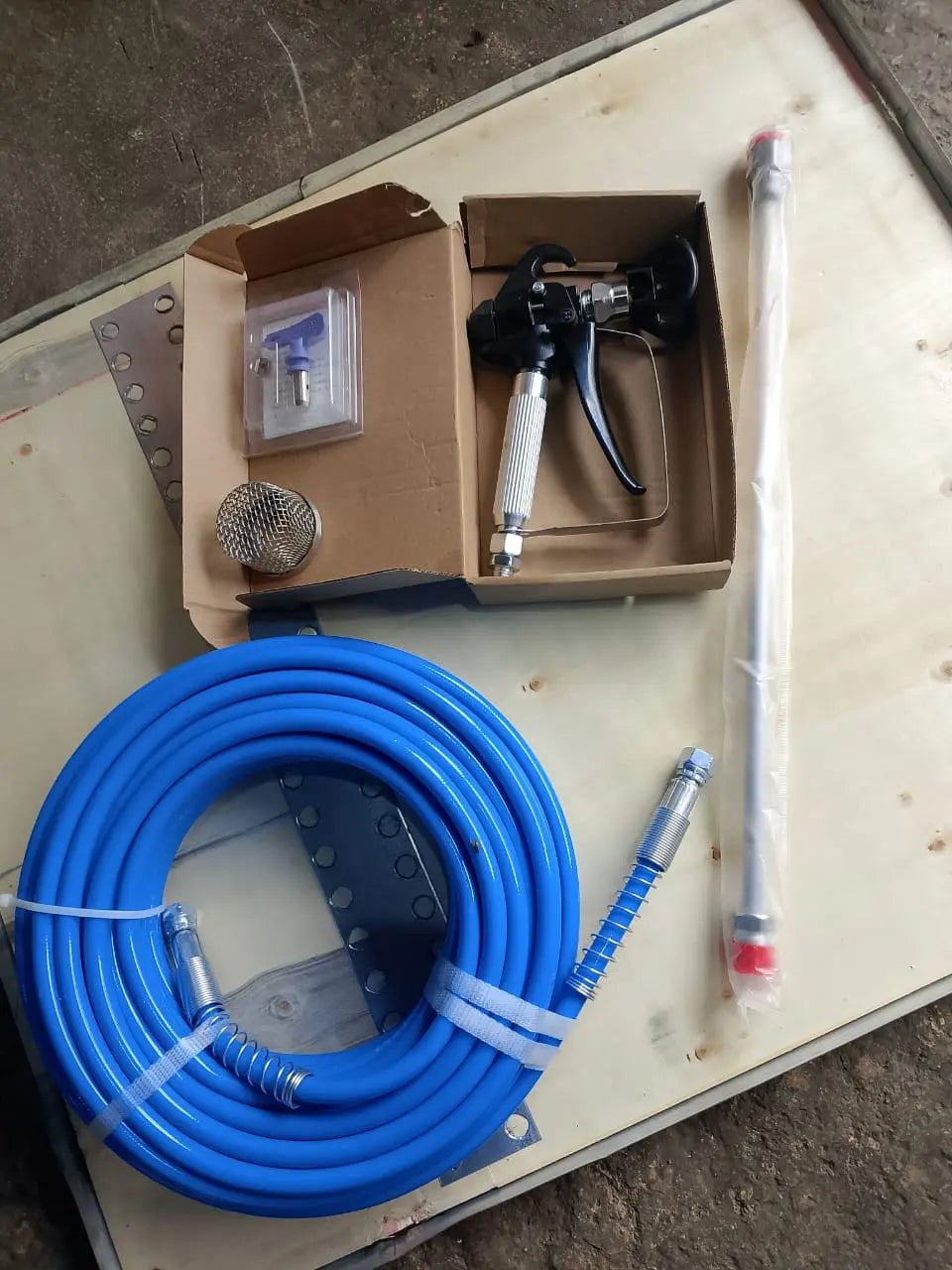 XTREAM-8900 Electrical Airless Heavy Duty Putty Paint Sprayer Machine Lucky Engineering