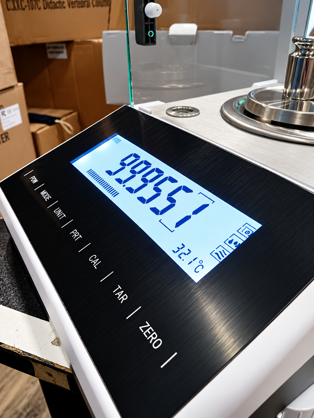 FA2204S precision analytical balance with 0.0001g readability and draft shield