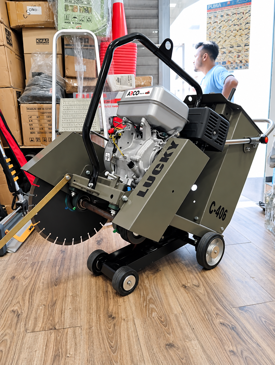 Heavy duty concrete slab cutting machine