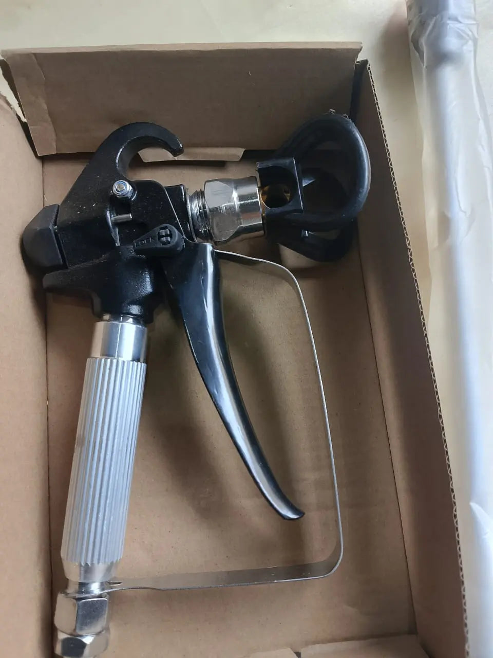XTREAM-8900 Electrical Airless Heavy Duty Putty Paint Sprayer Machine Lucky Engineering