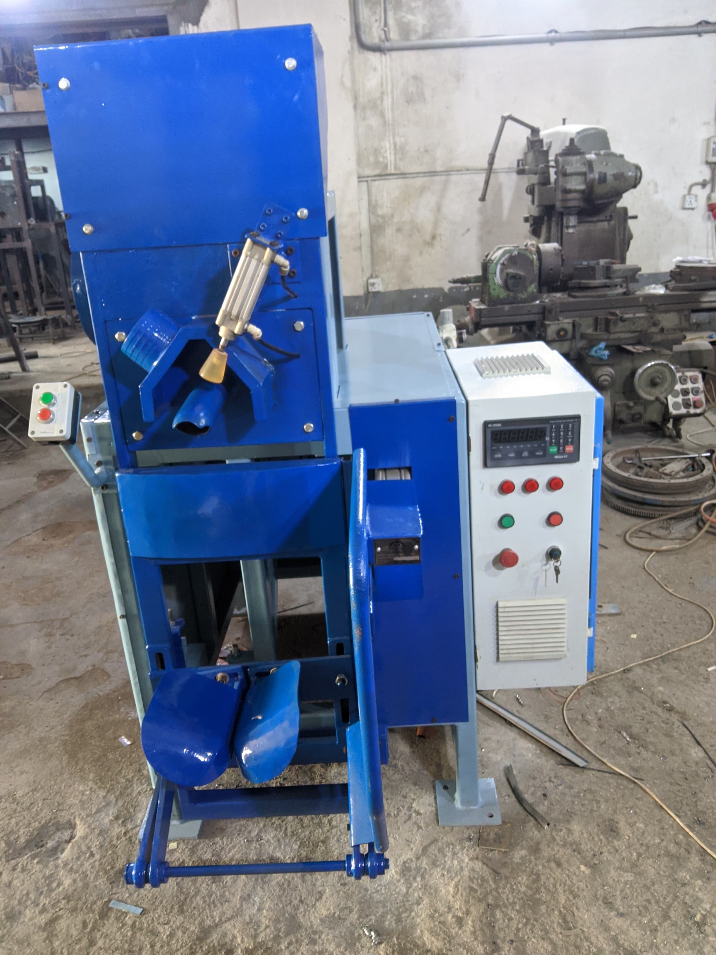 Vertical impeller bagging machine for tile bond manufacturing
