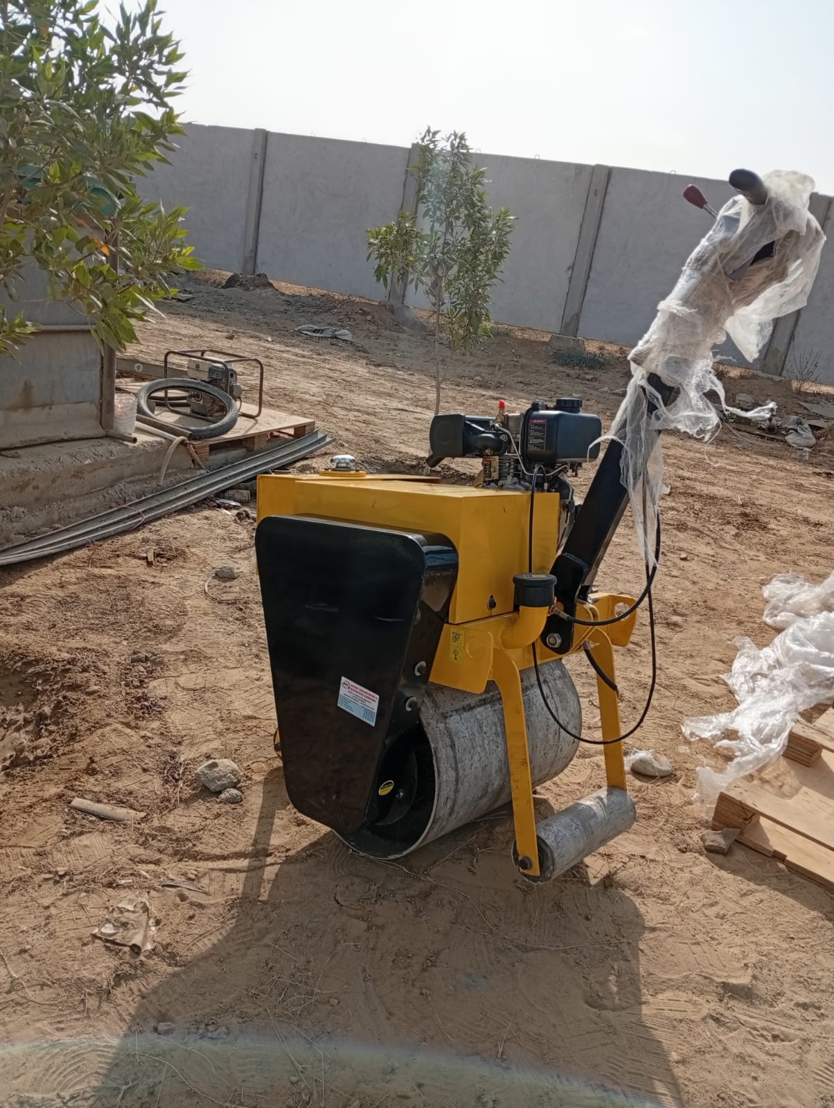 fhr-600-1-ton-diesel-road-roller-side
