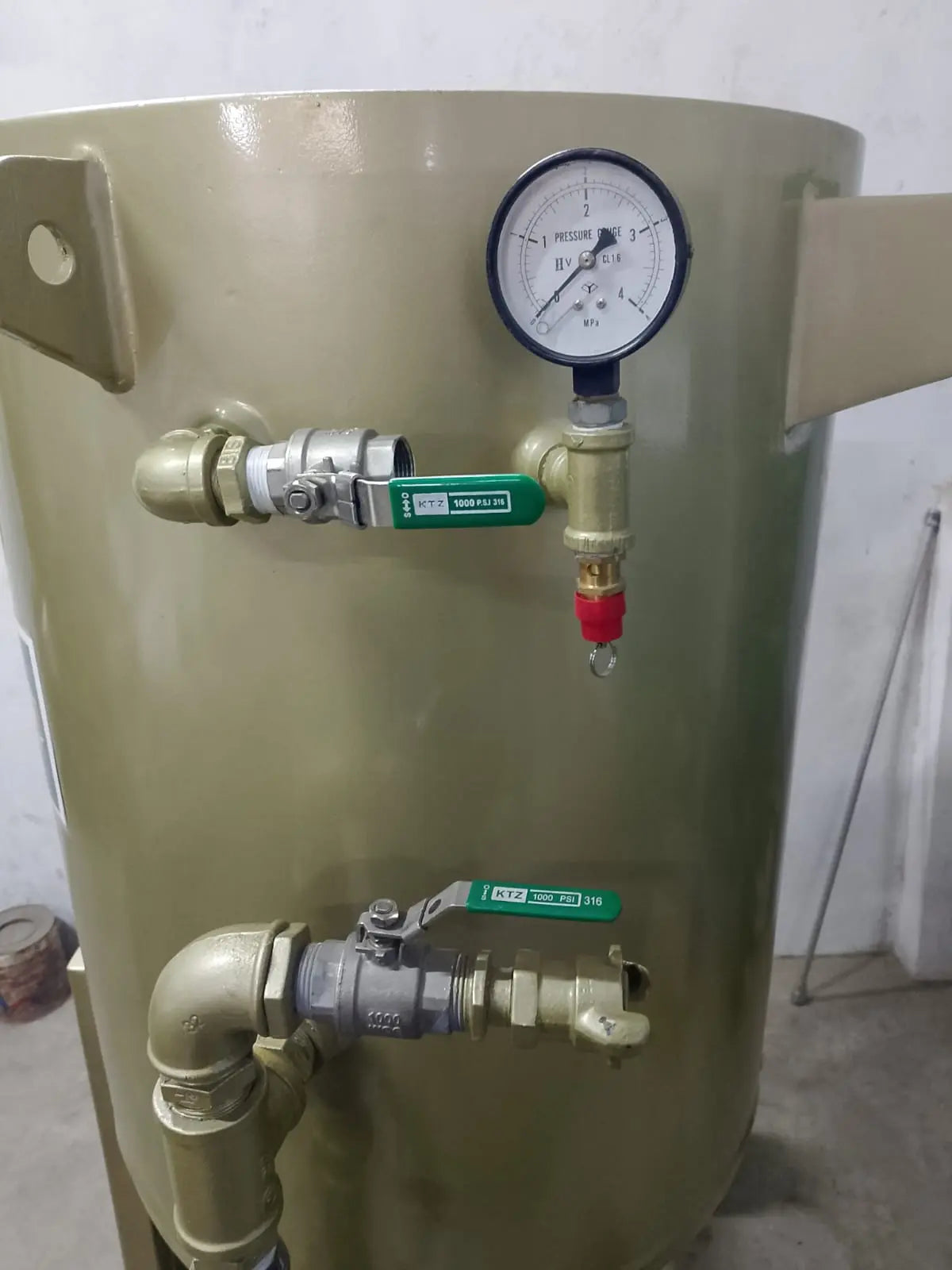 Sand Blasting Machine for Rust and Paint Removal Tell: 03219269422 LESCO
