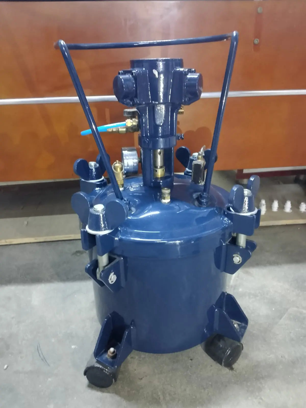 Pneumatic paint sprayer machine used in construction projects across Pakistan