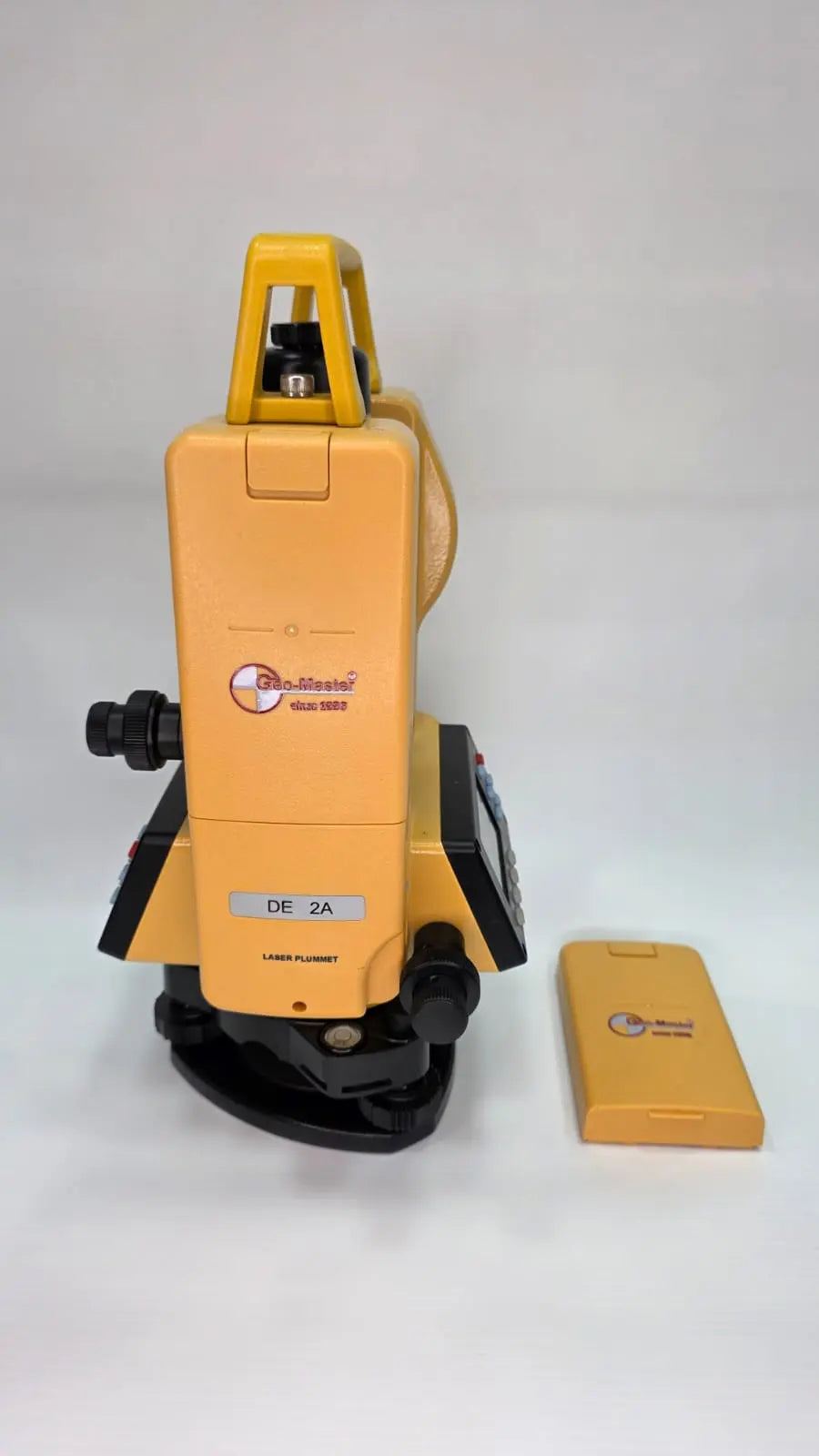 Digital theodolite with laser plummet alignment