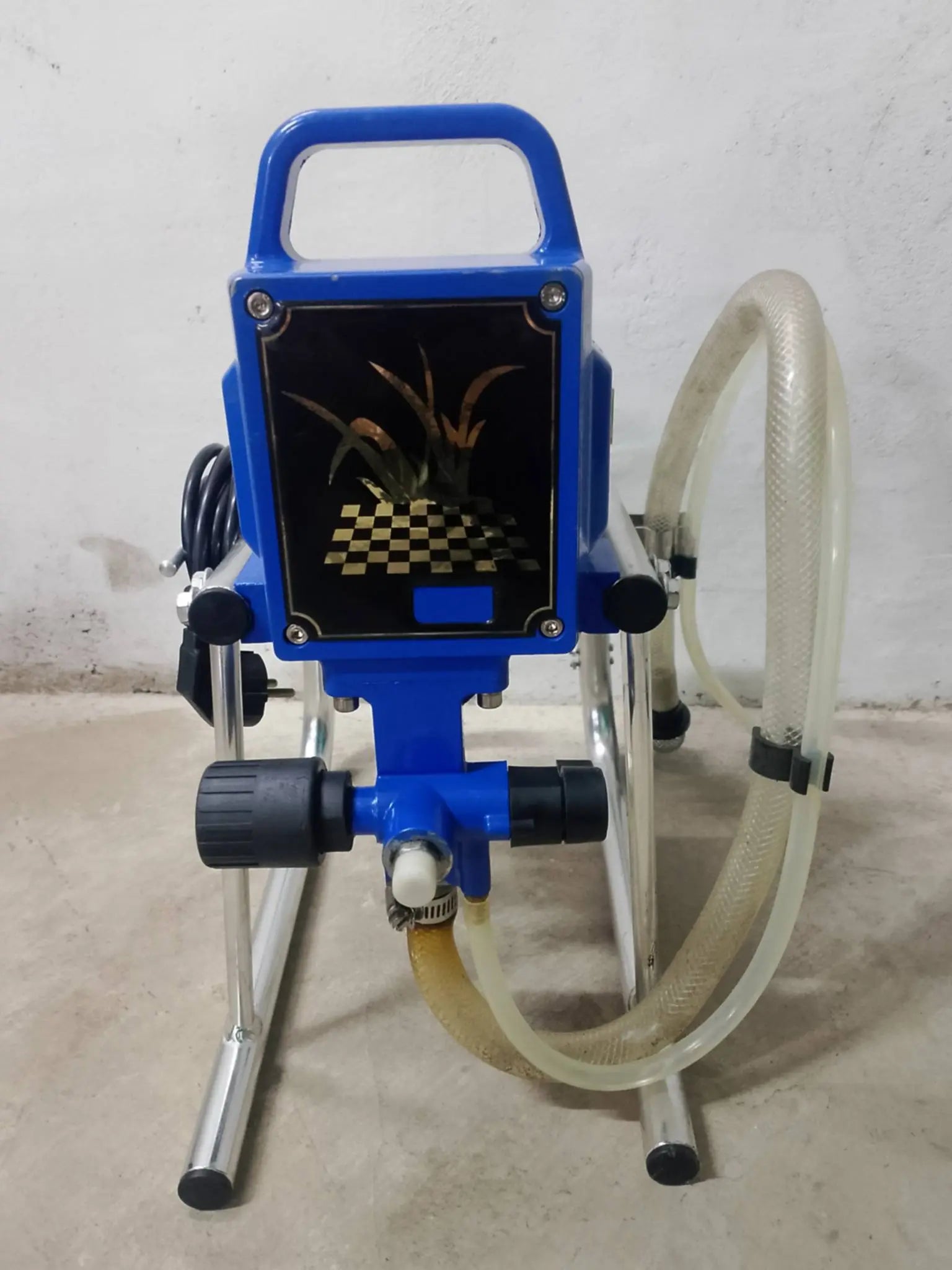 Electric airless paint spraying machine