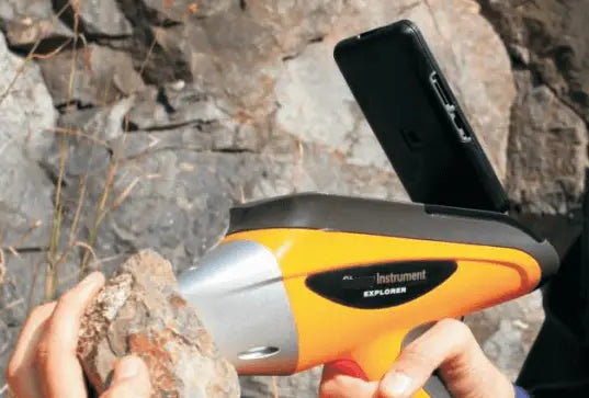 Explorer 7000 XRF analyzer by SKYRAY for rapid alloy identification