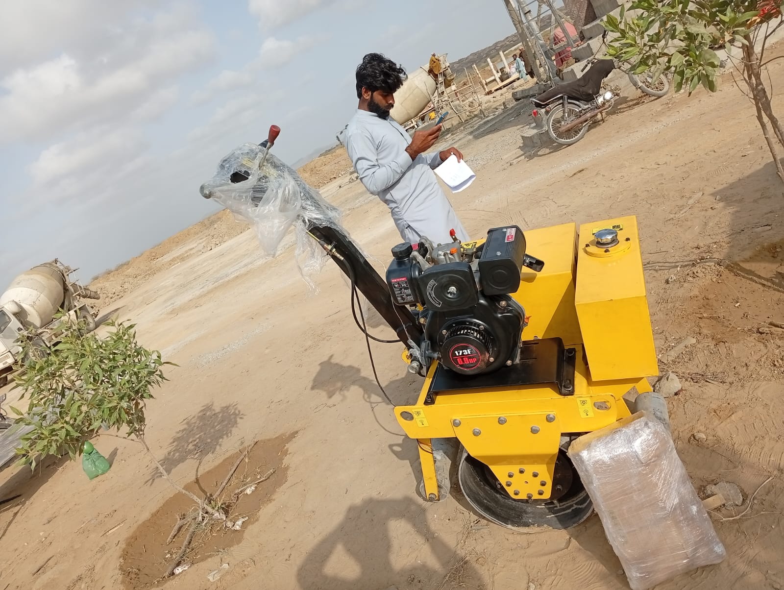 fhr-600-walk-behind-road-roller-front-view