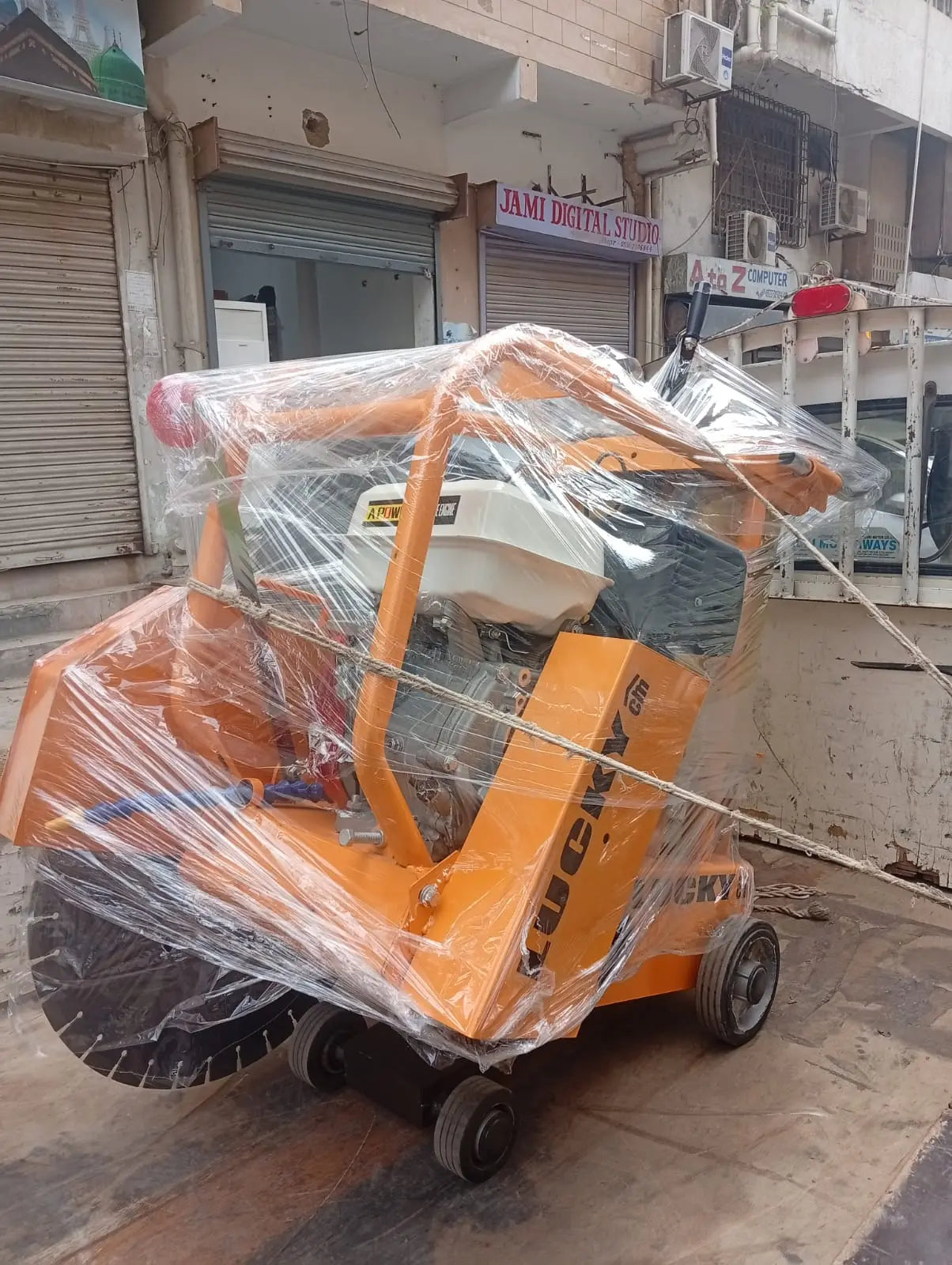 LUCKY BRAND - ASPHALT ROAD CUTTER BY LUCKY ENGINEERING Lucky Engineering