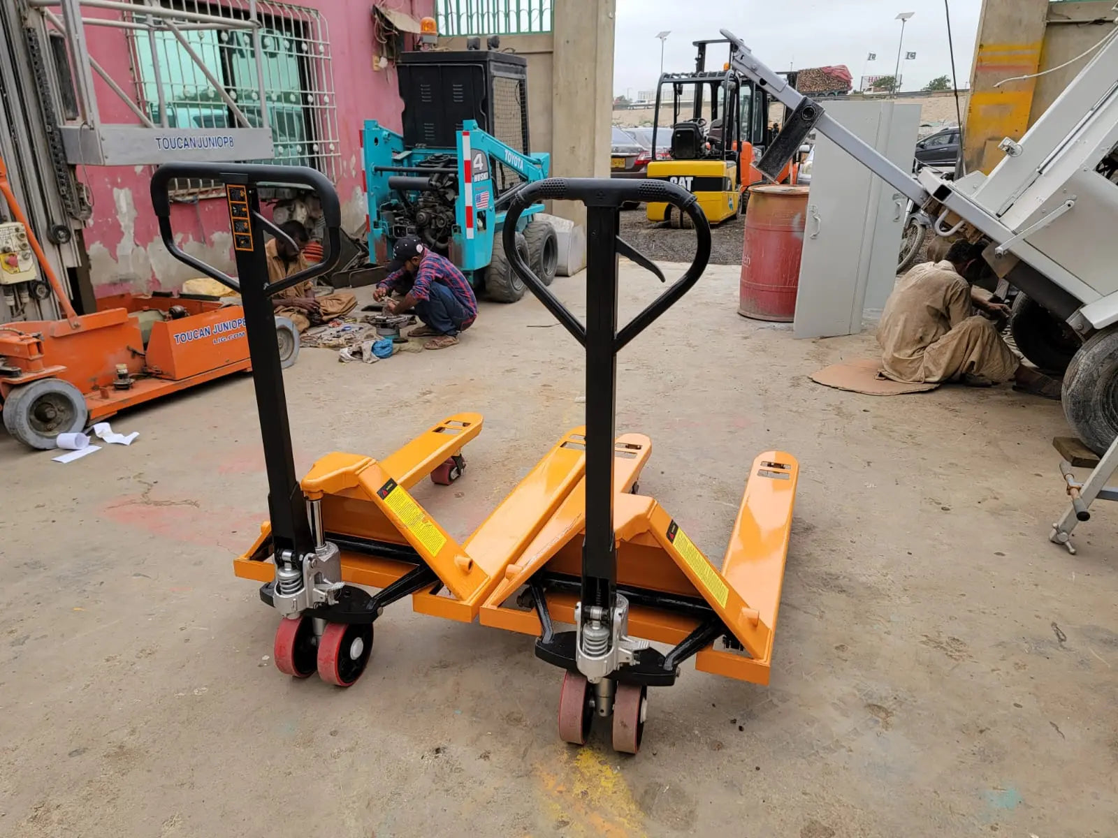 3000 Kg Hand Pallet Truck Price in Pakistan | Heavy Duty Hydraulic Pallet Jack LESCO