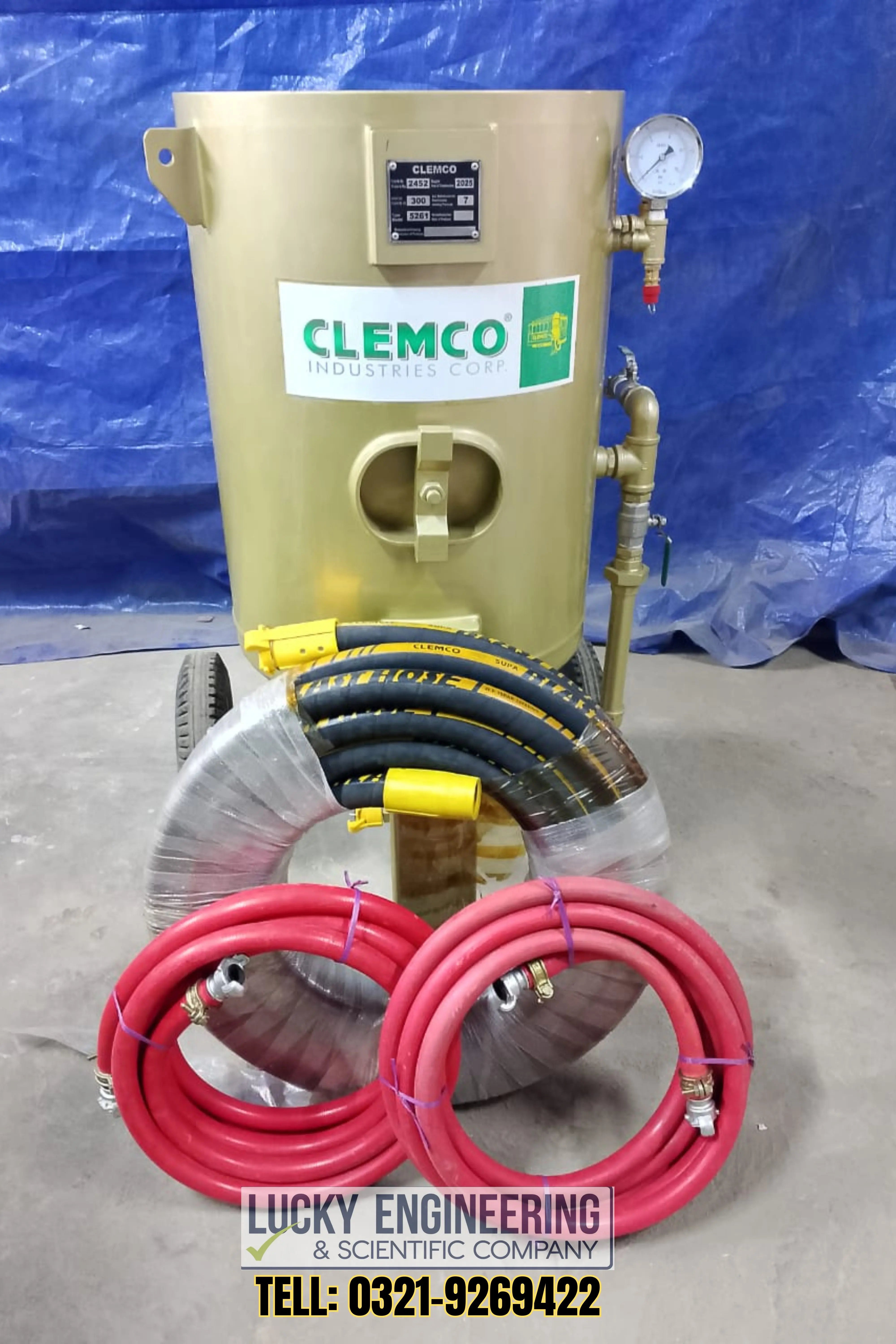 Industrial sand blasting machine for rust removal