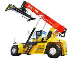 Reach stacker equipment for efficient container yard operations